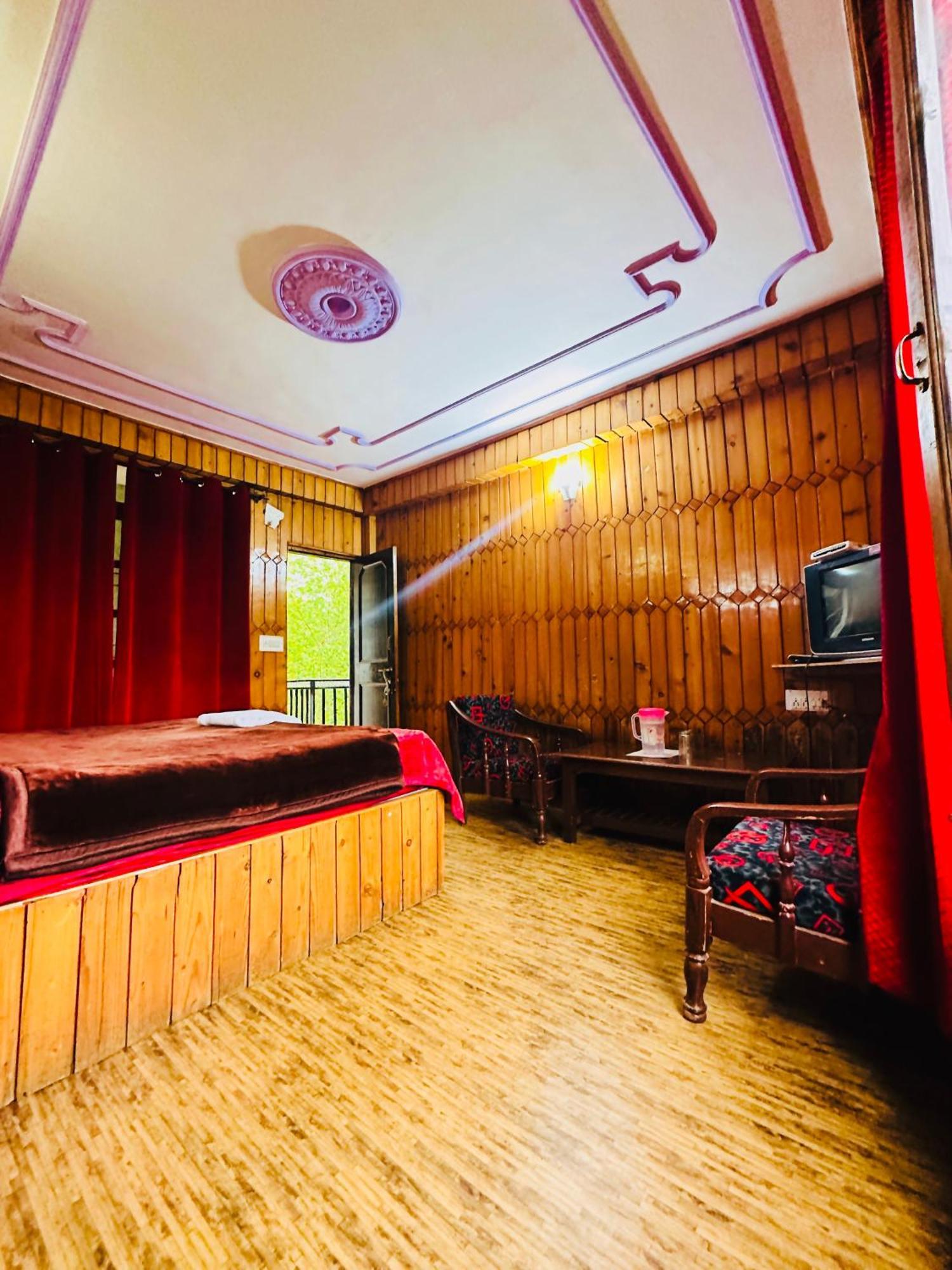 Himalayan Sarawati Palace