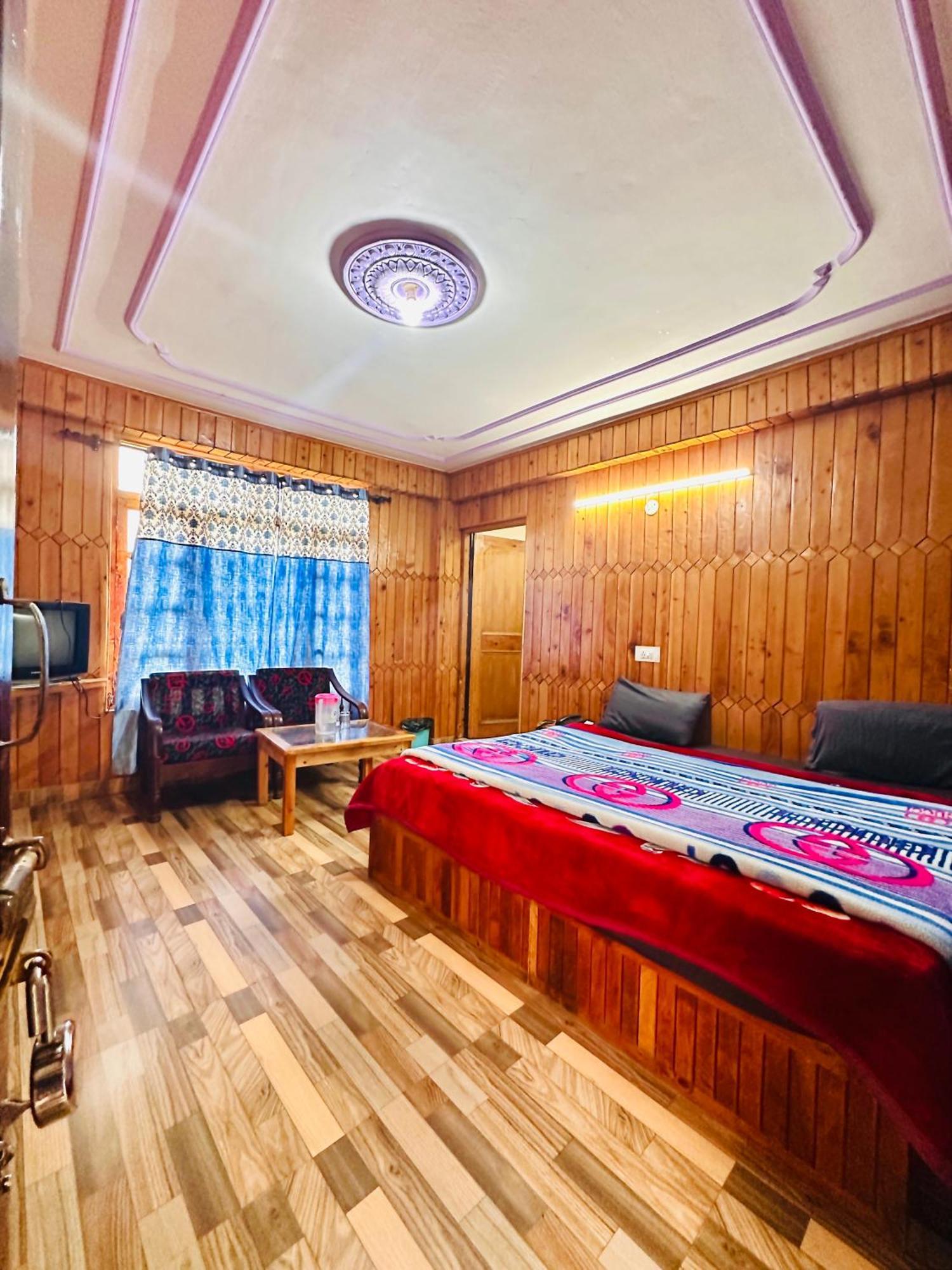 Hotel Himalayan Sarawati Palace *