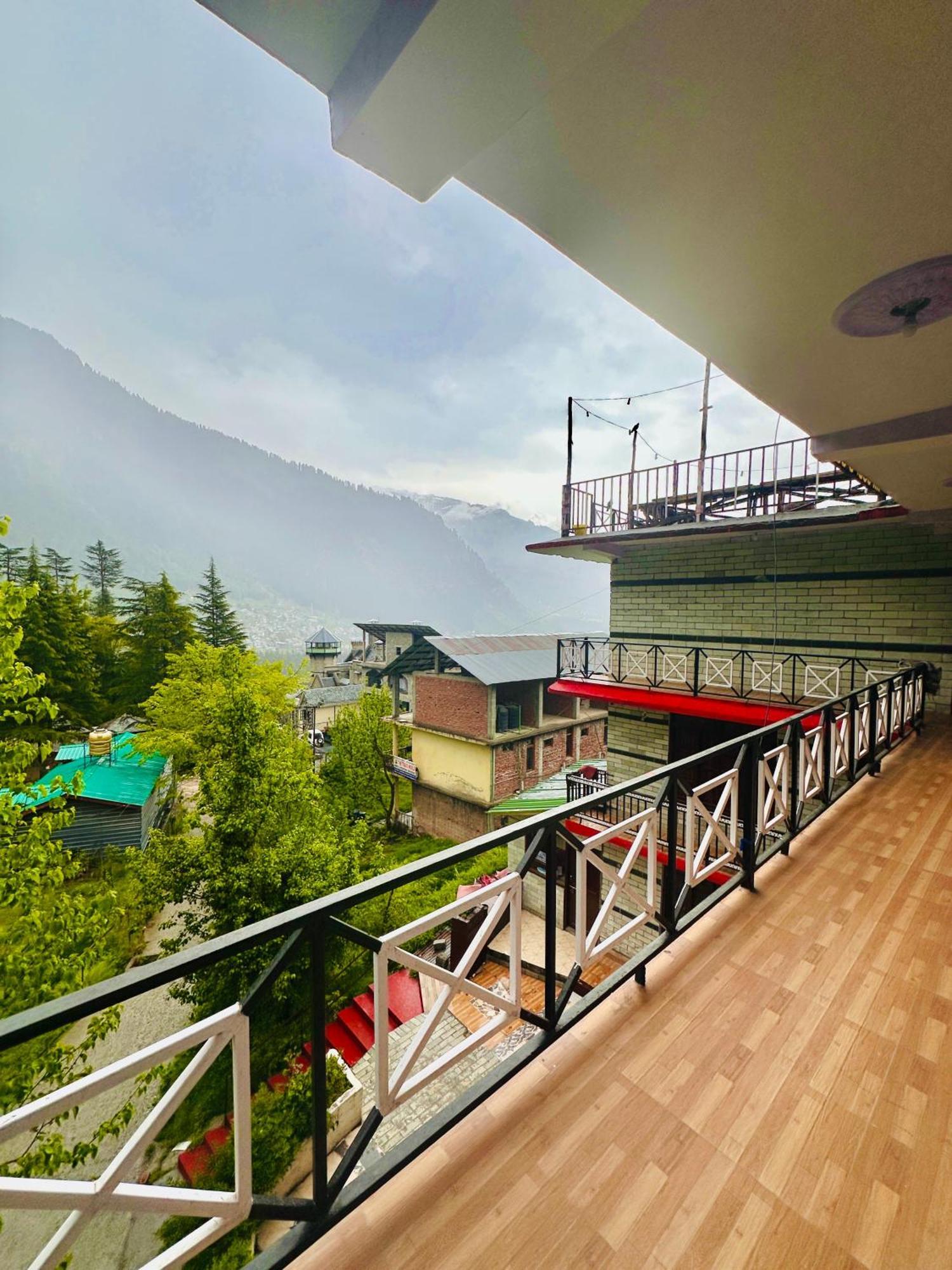 Himalayan Sarawati Palace Hotel Manali (Himachal Pradesh)