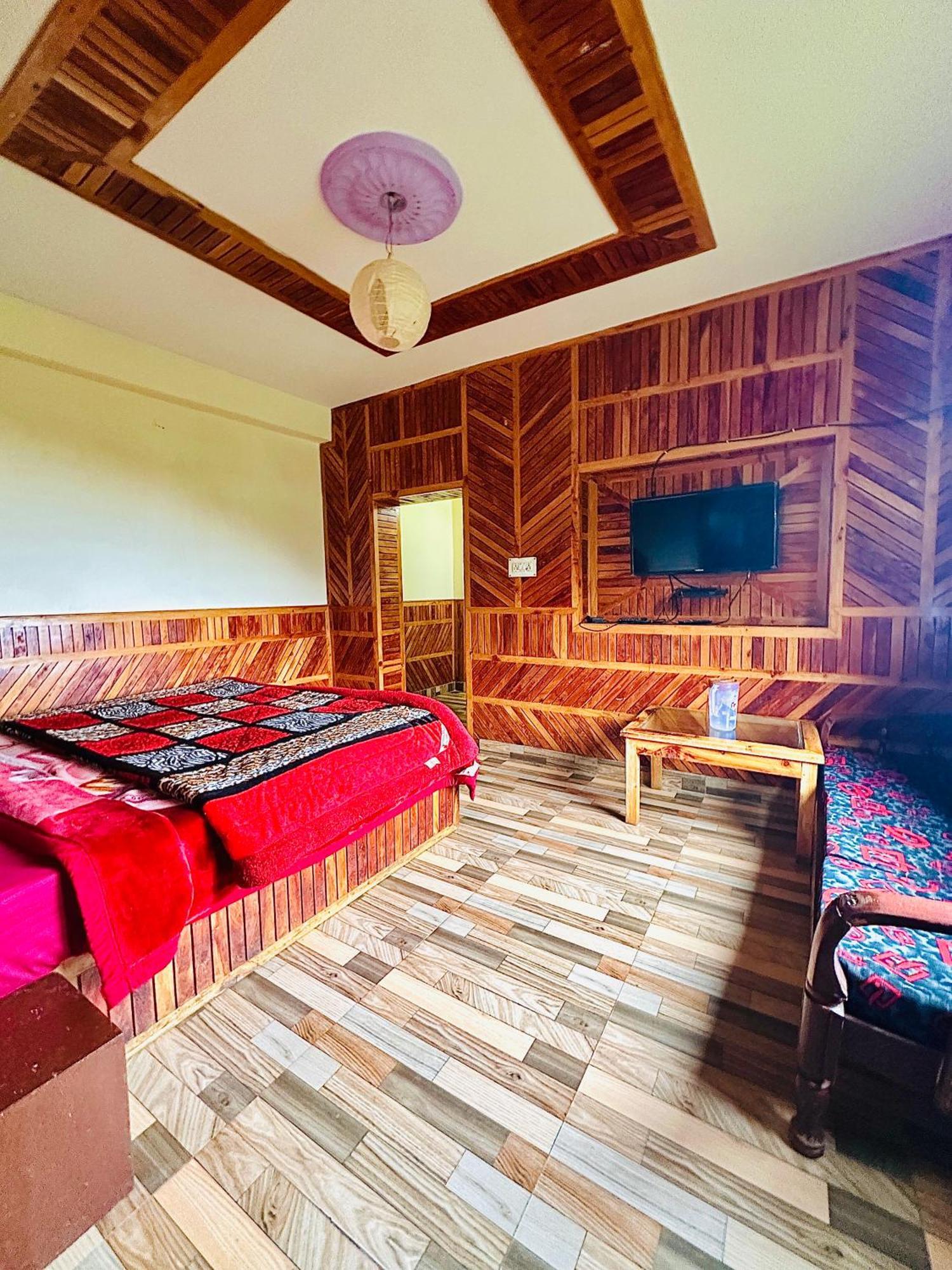 Himalayan Sarawati Palace Hotel *