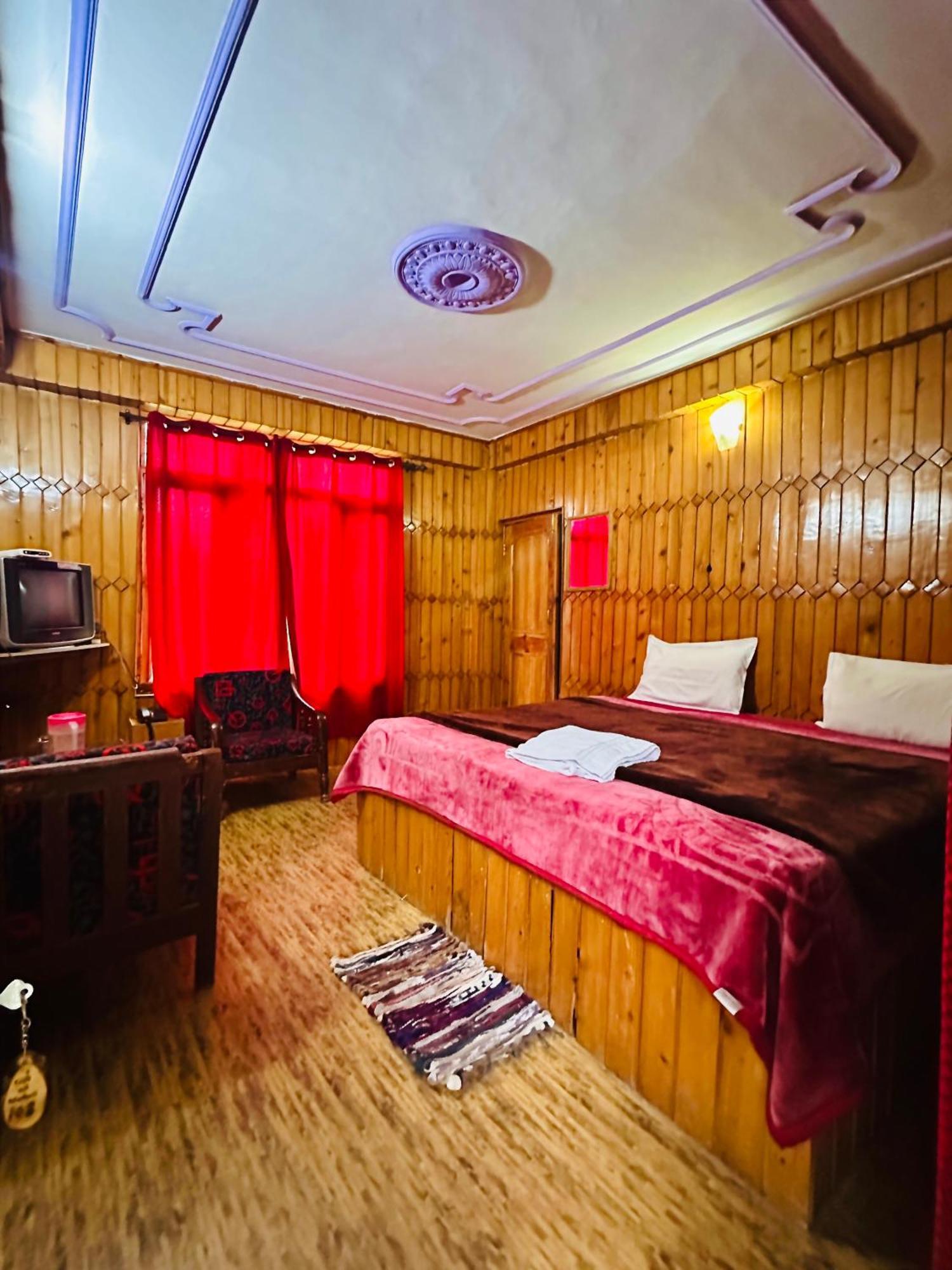 Hotel Himalayan Sarawati Palace Manali (Himachal Pradesh)